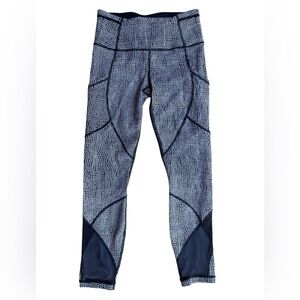 LULULEMON Leggings 4 Black White Geo Print Side Pockets Mesh Inserts Ruched Back